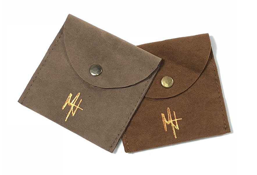 What are the options for customizing the logo and how do I work?